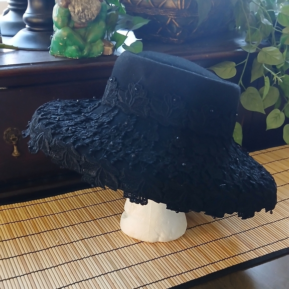 Accessories - 1950 UNION MADE BLACK Sunbrero CLOCHE Wide Brim Wool CROWN Lace Detail One Size